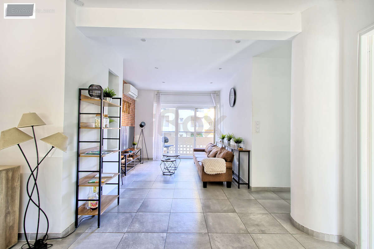 Toulon Centre : Appartement de 100m2 avec balcon, cave et chambre de bonne vue mer - photo 2
