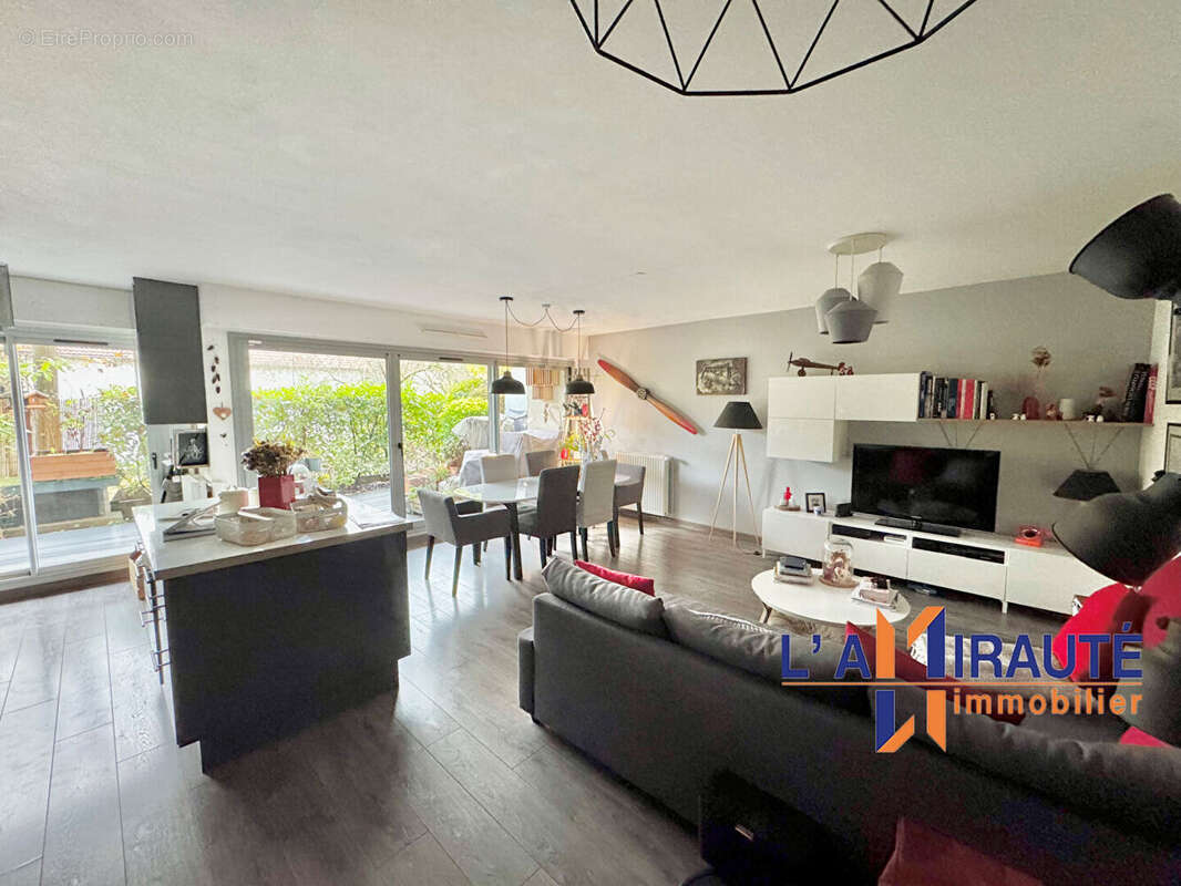 Appartement à HOUILLES