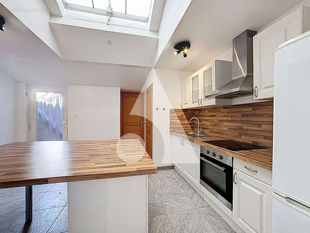 Maison à QUIEVRECHAIN