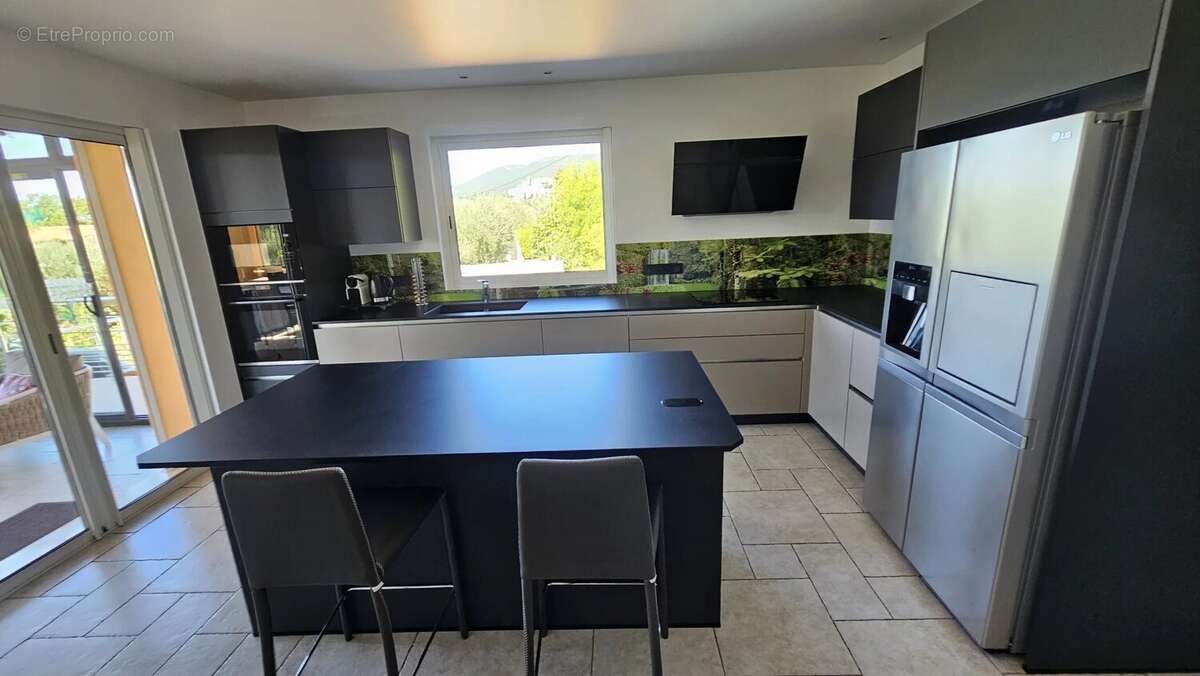 Maison à CHATEAUNEUF-GRASSE