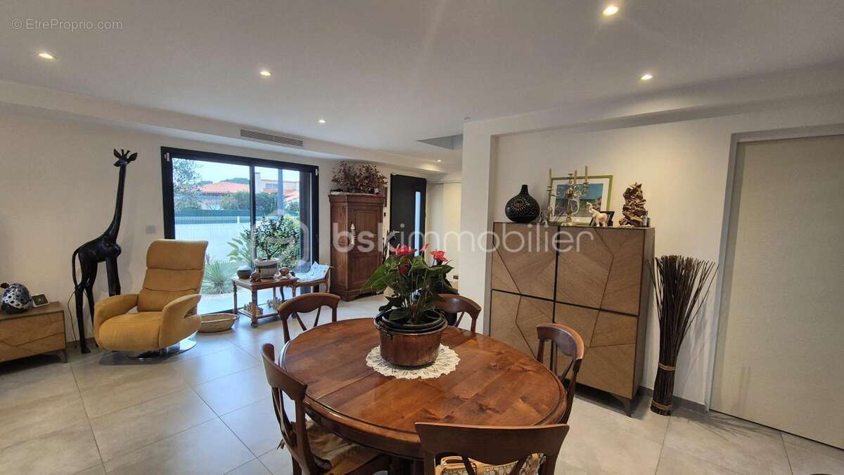 A vendre villa recente trois faces de 108m² sur terrain de 300m² en impasse a saint cyprien plage - proche du port - trois chamb - photo 9