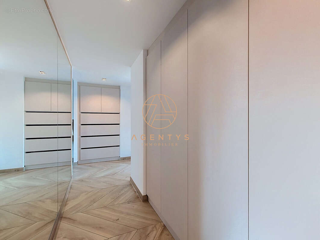 Maison 157 m² à Saint-Maur-Des-Fosses  - photo 8