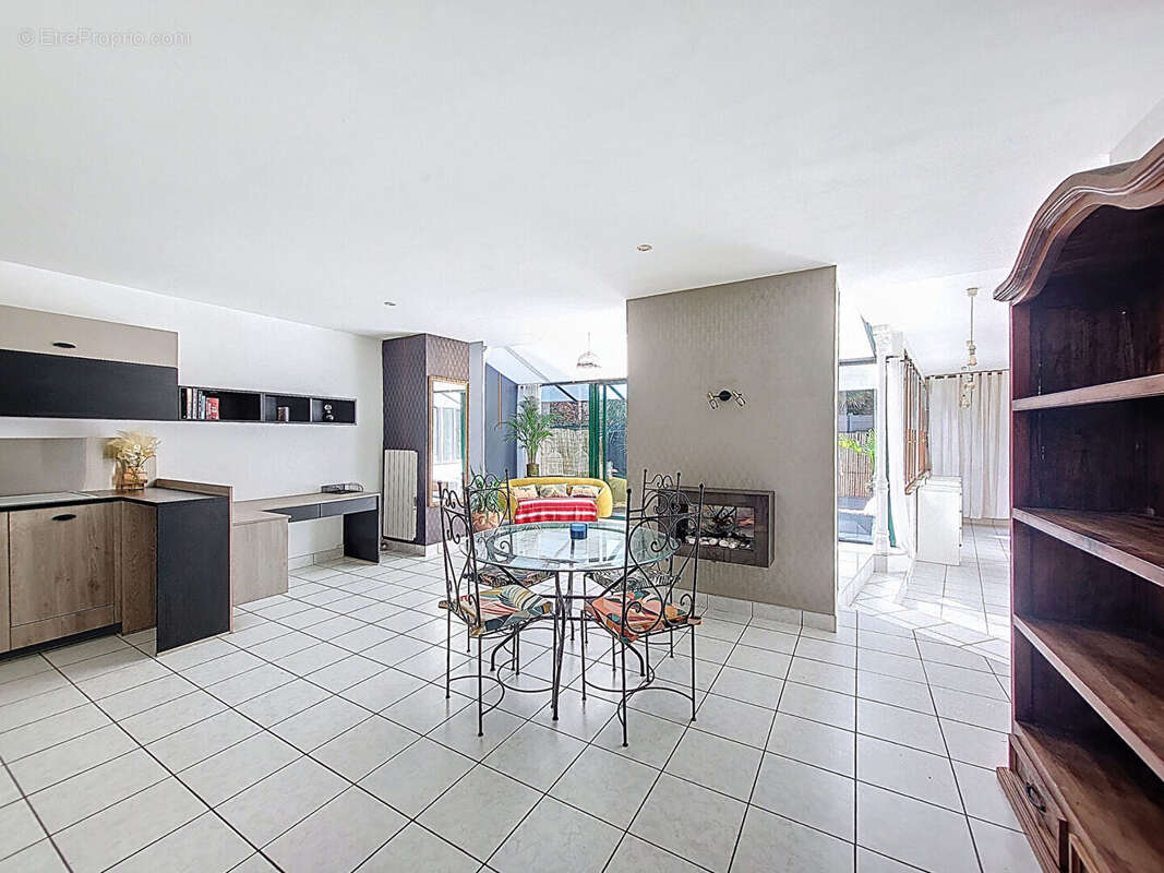 T4 + DOUBLE GARAGE+ 30 m² terrasse - photo 2