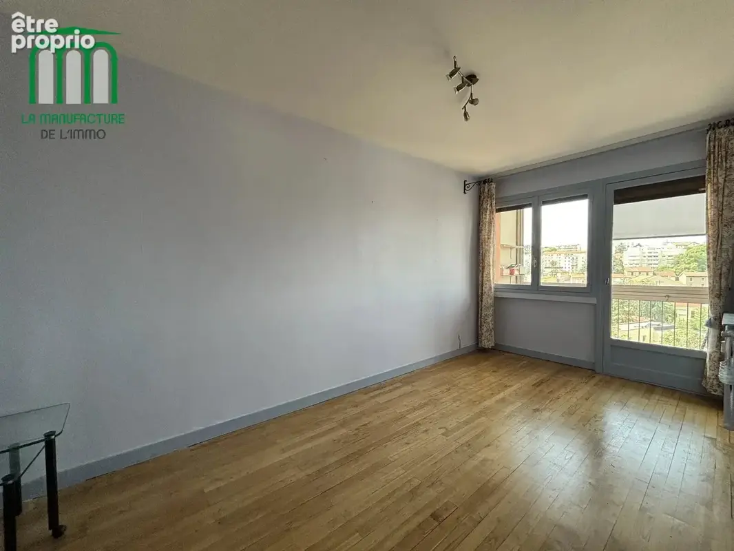 SAINT ETIENNE proche cour Fauriel - Appartement T4 avec cave et garage - photo 12