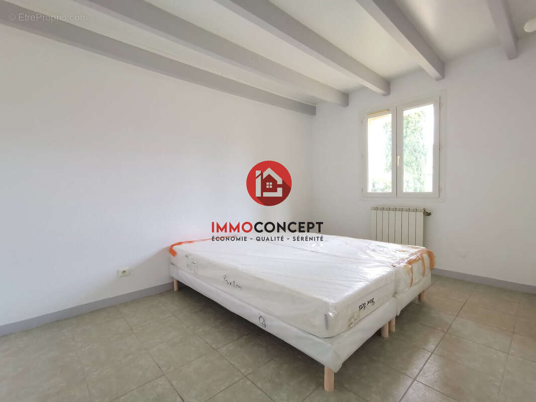 Maison à LAUDUN-L'ARDOISE