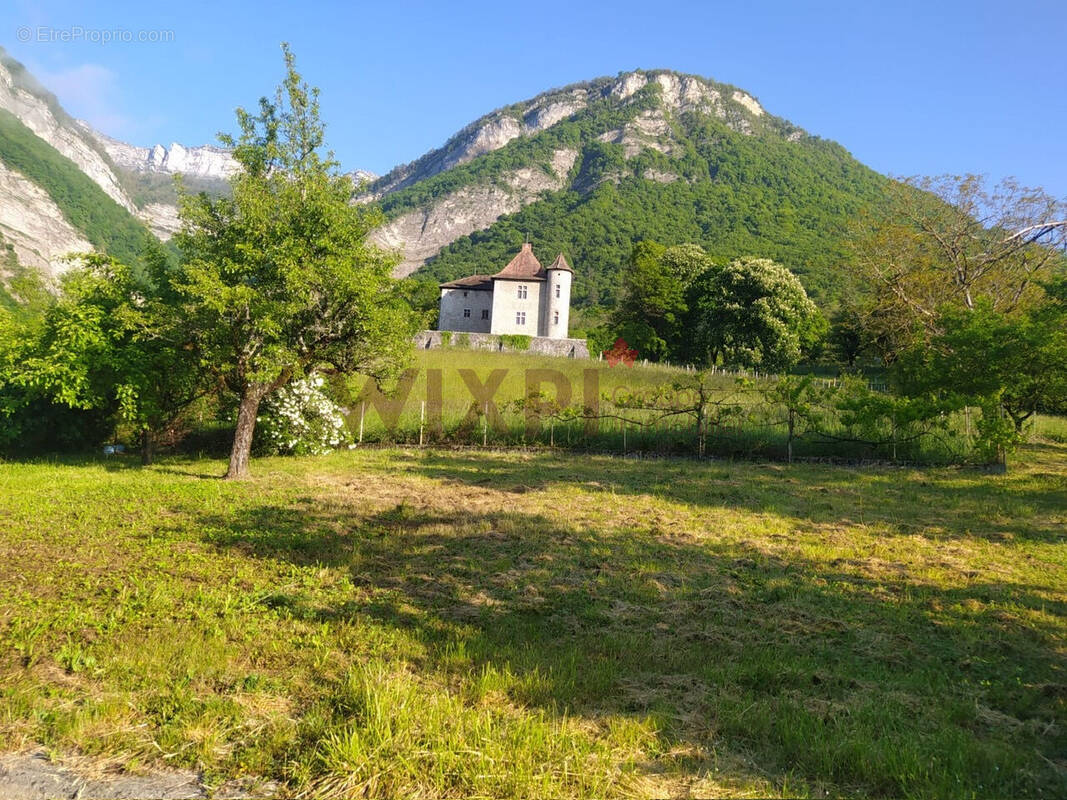 Terrain à LA TERRASSE
