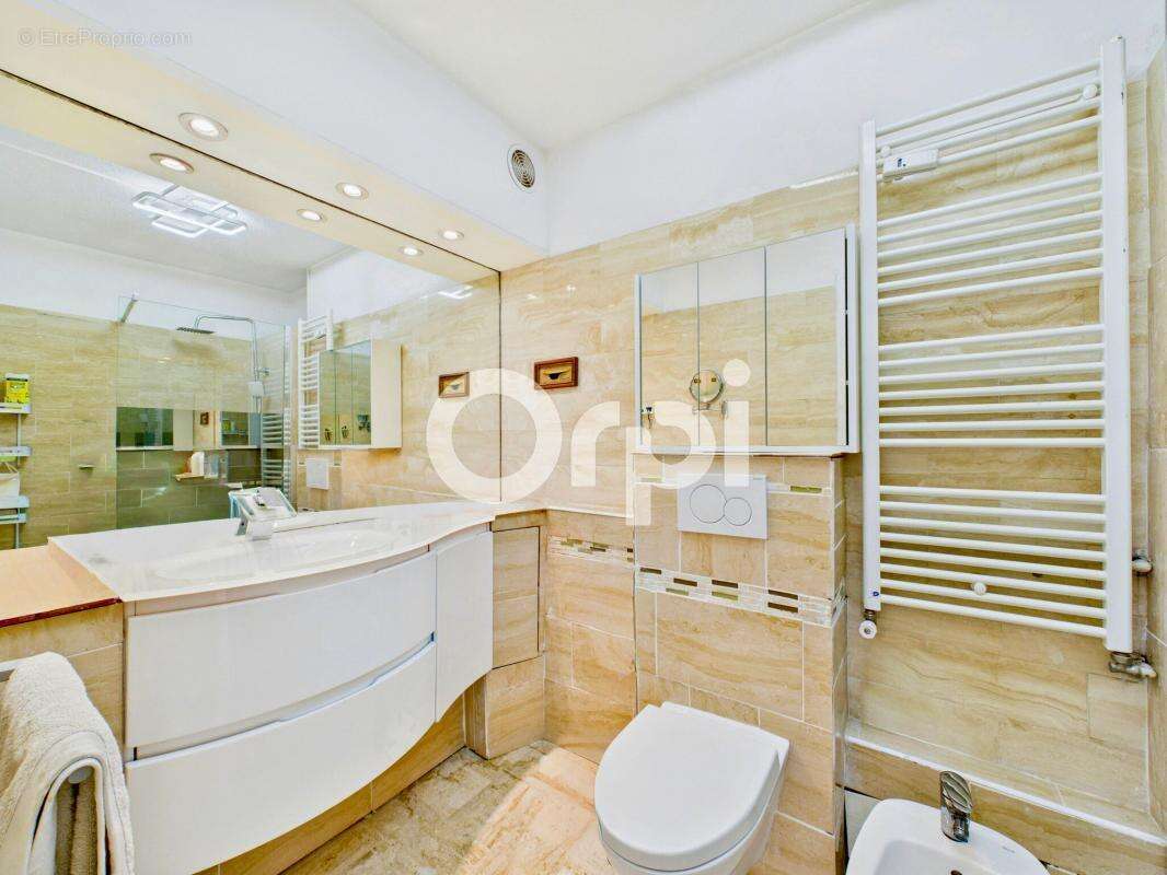 Appartement à MANDELIEU-LA-NAPOULE