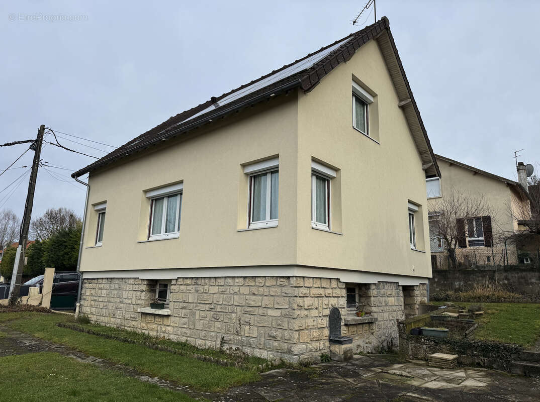 Maison à LE THILLAY