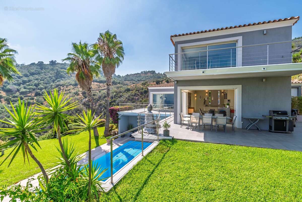 Villa contemporaine à Mandelieu-la-Napoule avec vue mer panoramique et espace bien-être - photo 16
