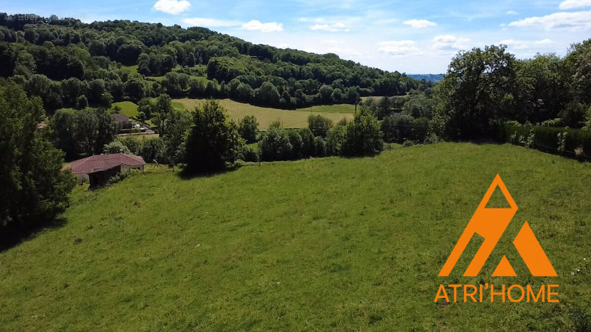 Terrain à REILHAC