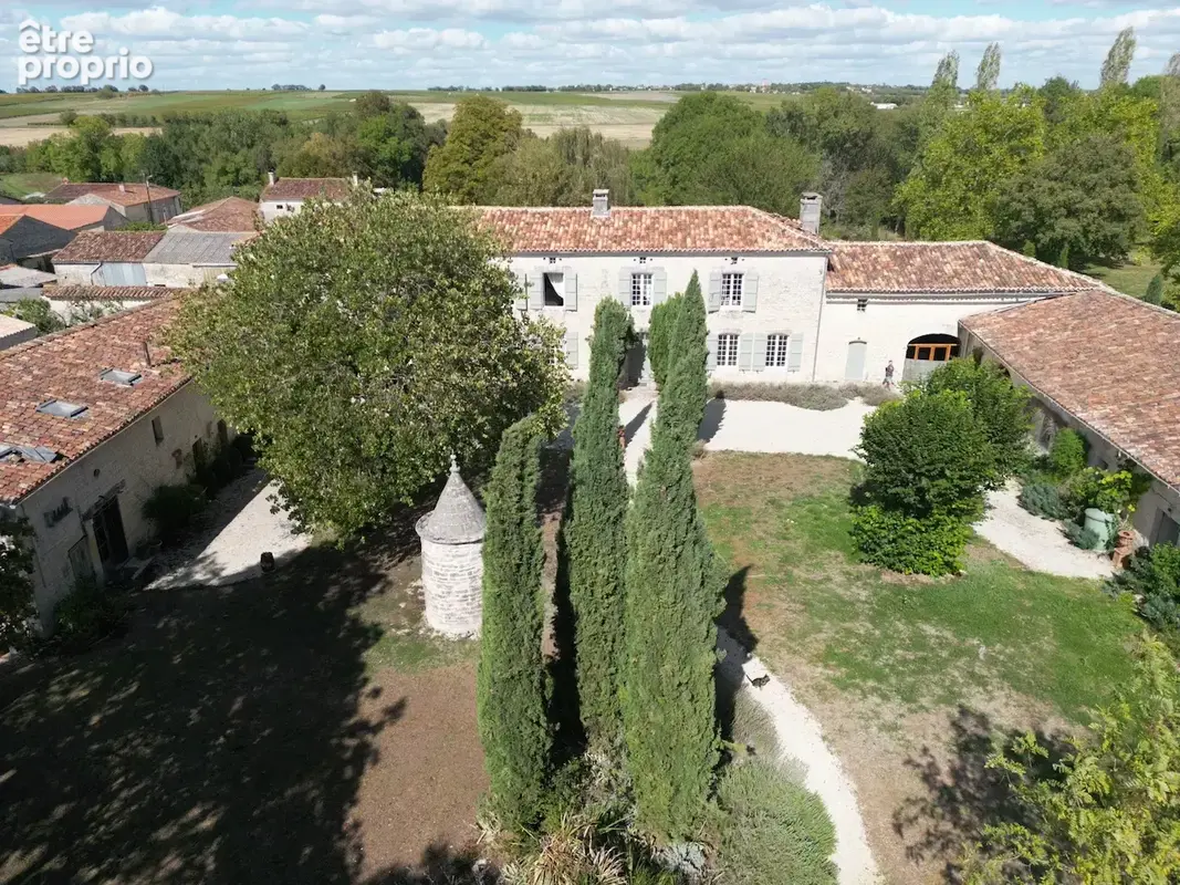 Un remarquable logis...avec gîte - photo 2