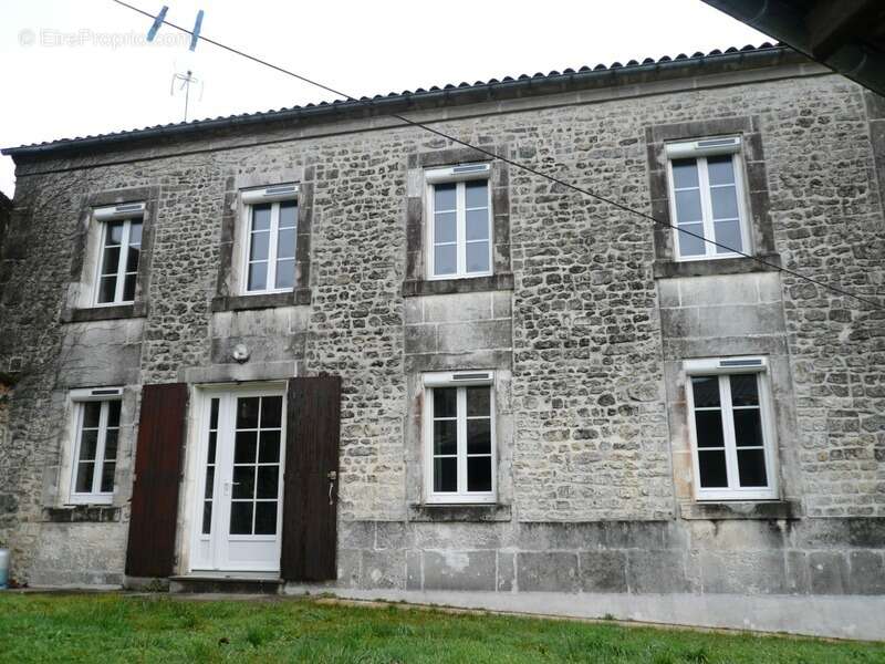 Maison à SEGONZAC