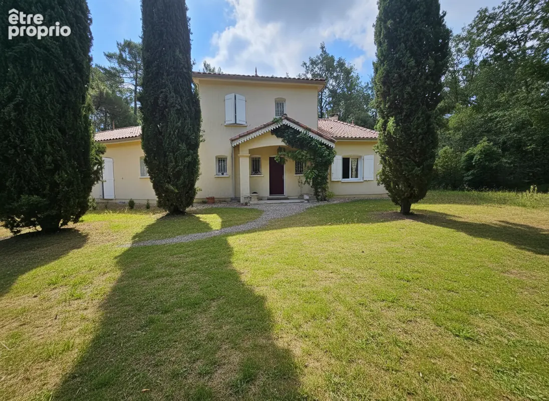 Maison à SAINT-PIERRE-DE-CHIGNAC