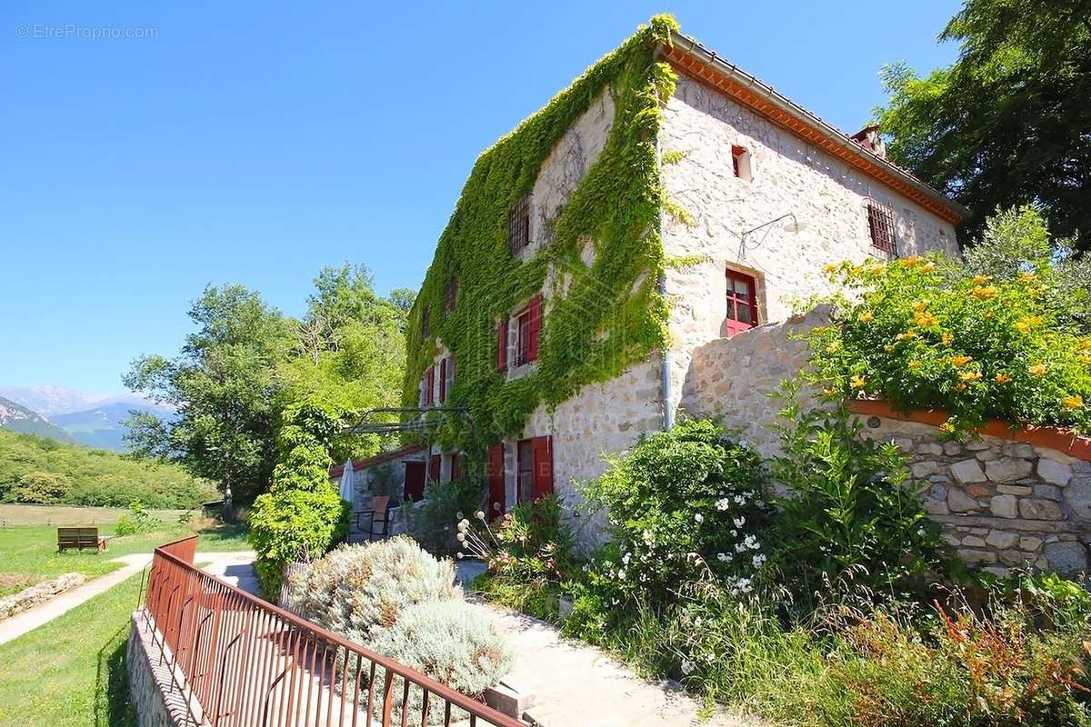 Maison à SAINT-LAURENT-DE-CERDANS