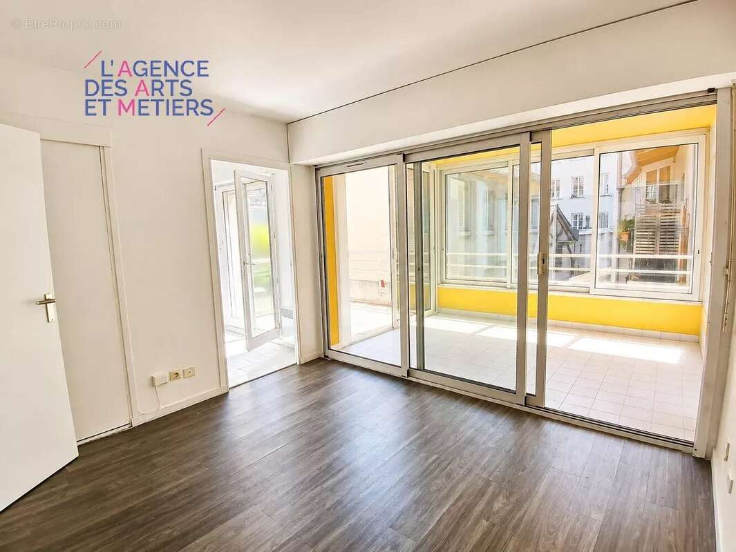 Appartement à PARIS-3E