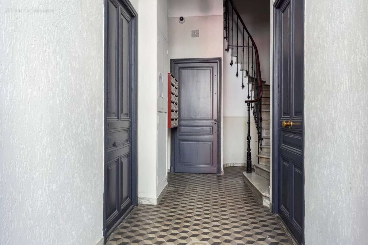 Nice Centre – Élégant appartement bourgeois rénové de 2 à 3 chambres - photo 15