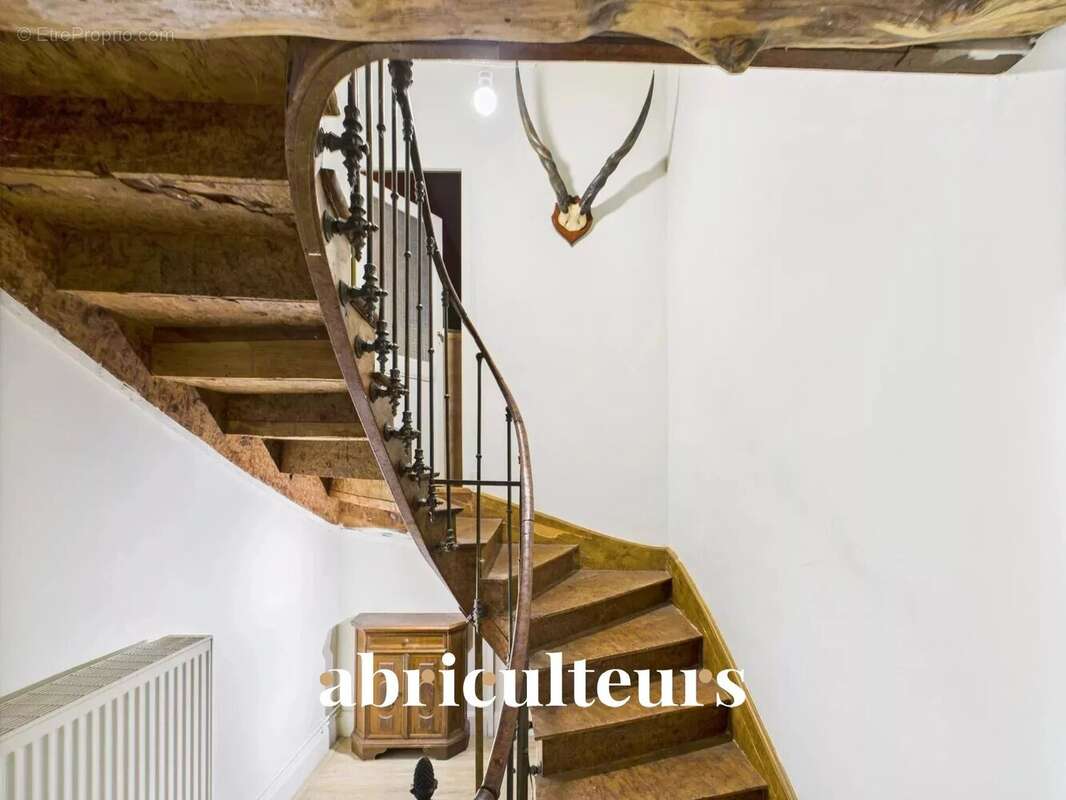 Maison à VILLENEUVE-LA-COMTESSE