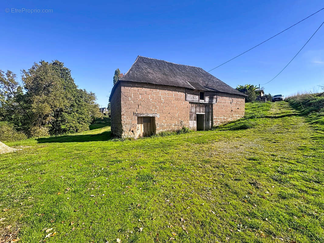 Maison à SAINT-CYR-LA-ROCHE