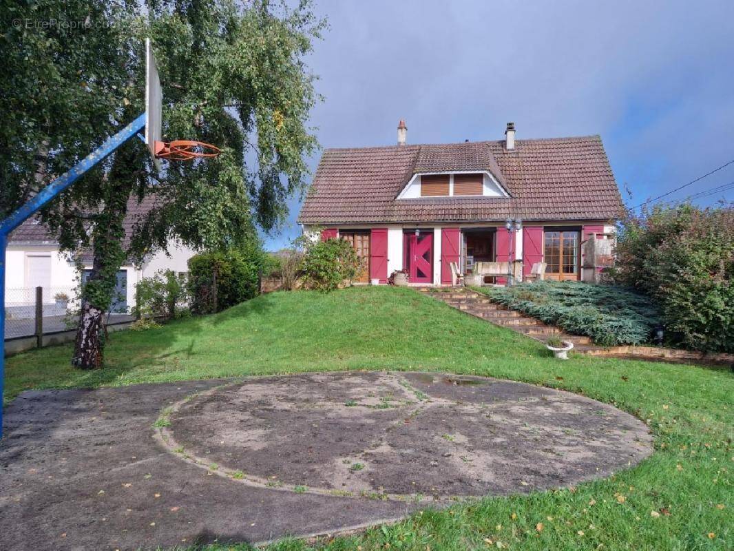 Maison à MONTLANDON