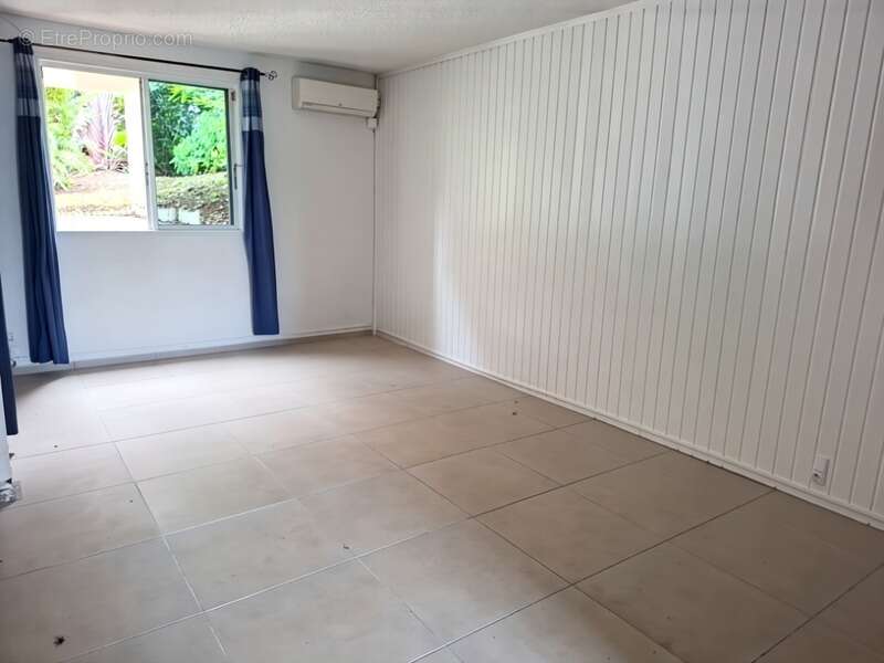 Maison à PETIT-BOURG