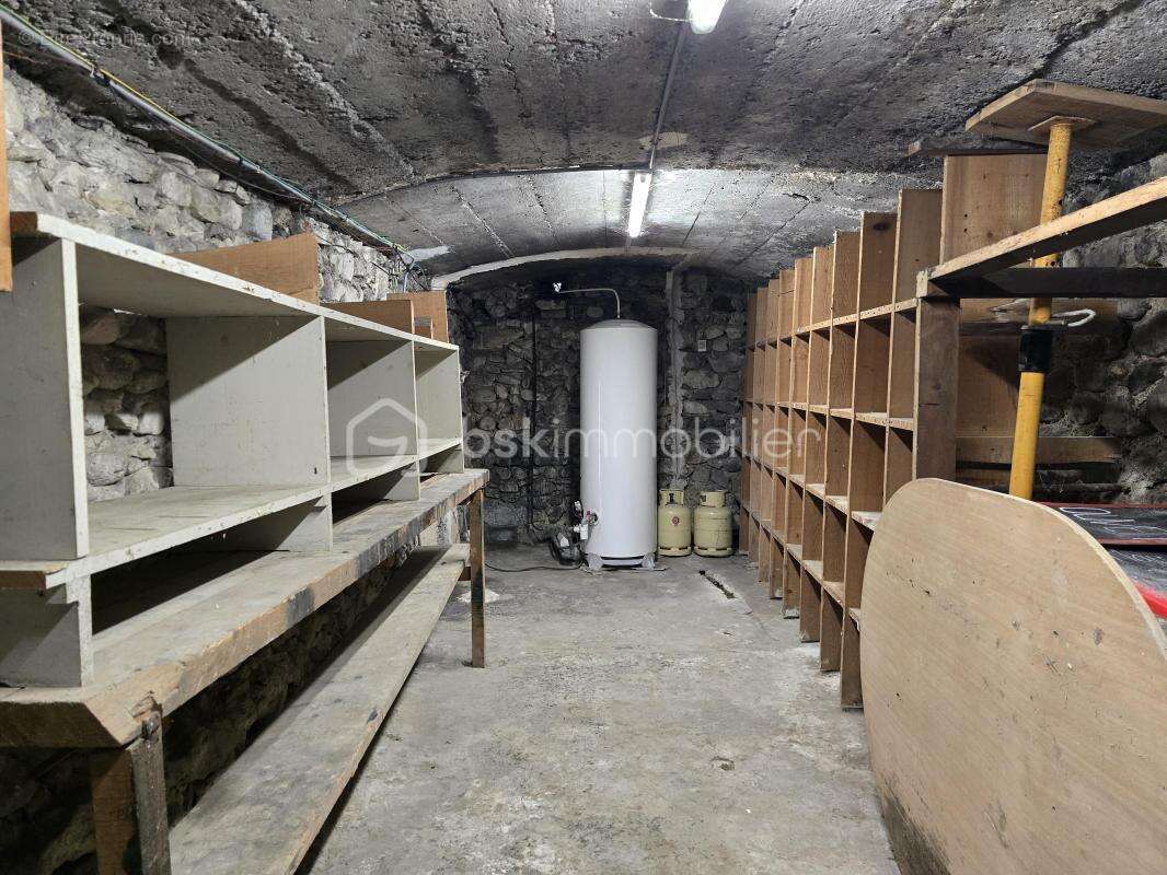 Immeuble en pierre avec ancien restaurant, appartement rénové et terrain de 2900 m² – Fort potentiel – Le Teil - photo 17