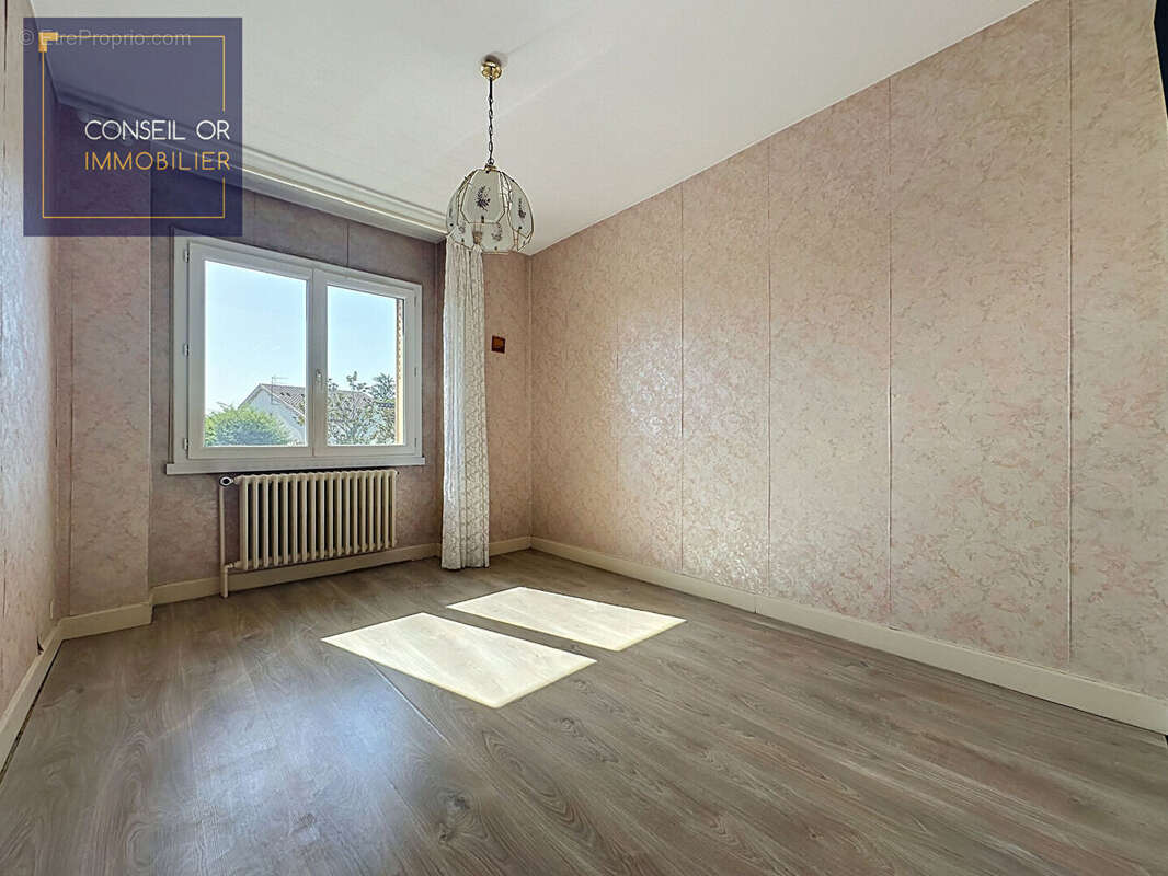 Maison Saint Genis Laval 4 pièce(s) 165 m2 - photo 10