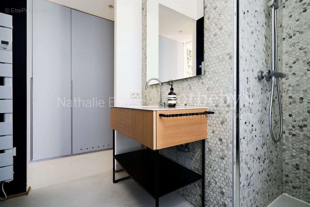 Vieux Lille , T2 bis d'exception , rénovation ultra Haut de gamme . - photo 17