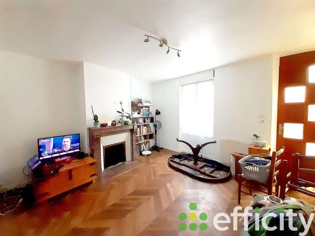 Maison à CONDE-SUR-HUISNE