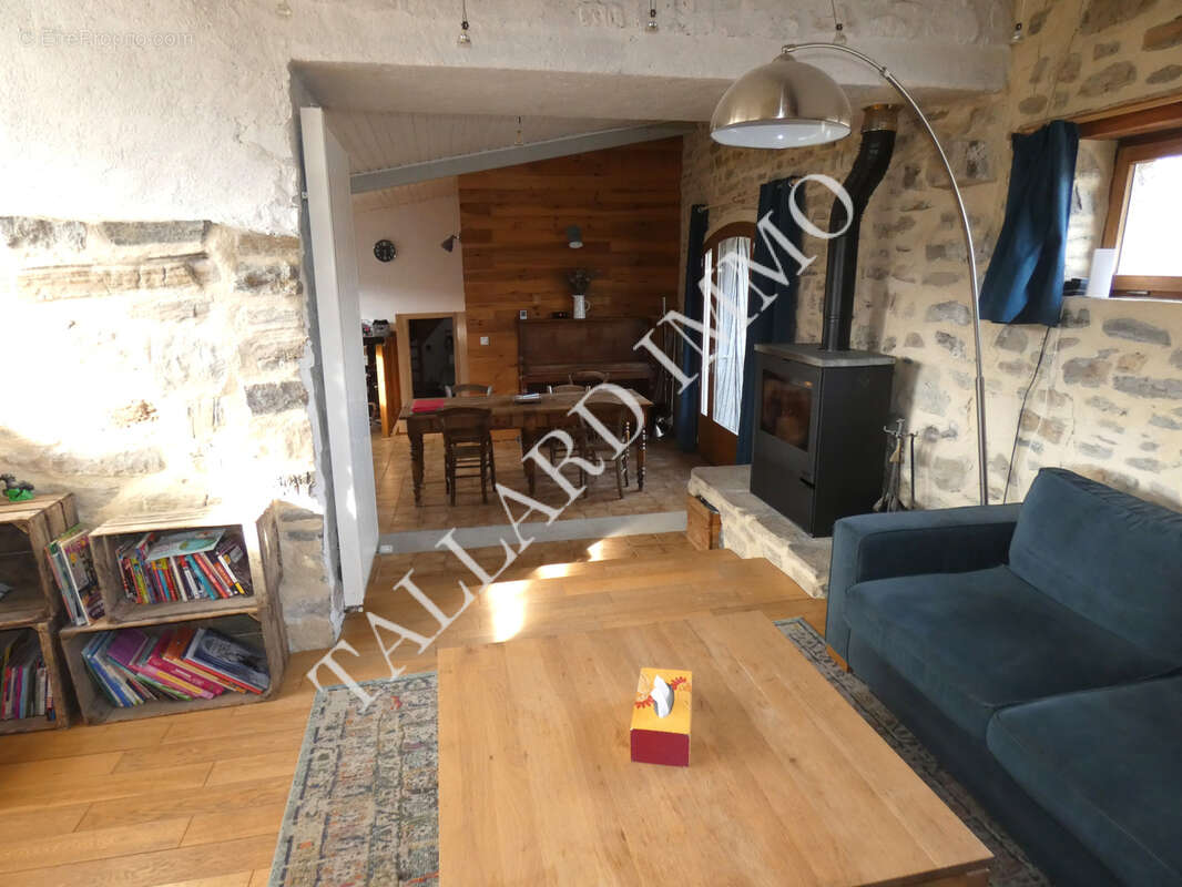 Maison à LARAGNE-MONTEGLIN