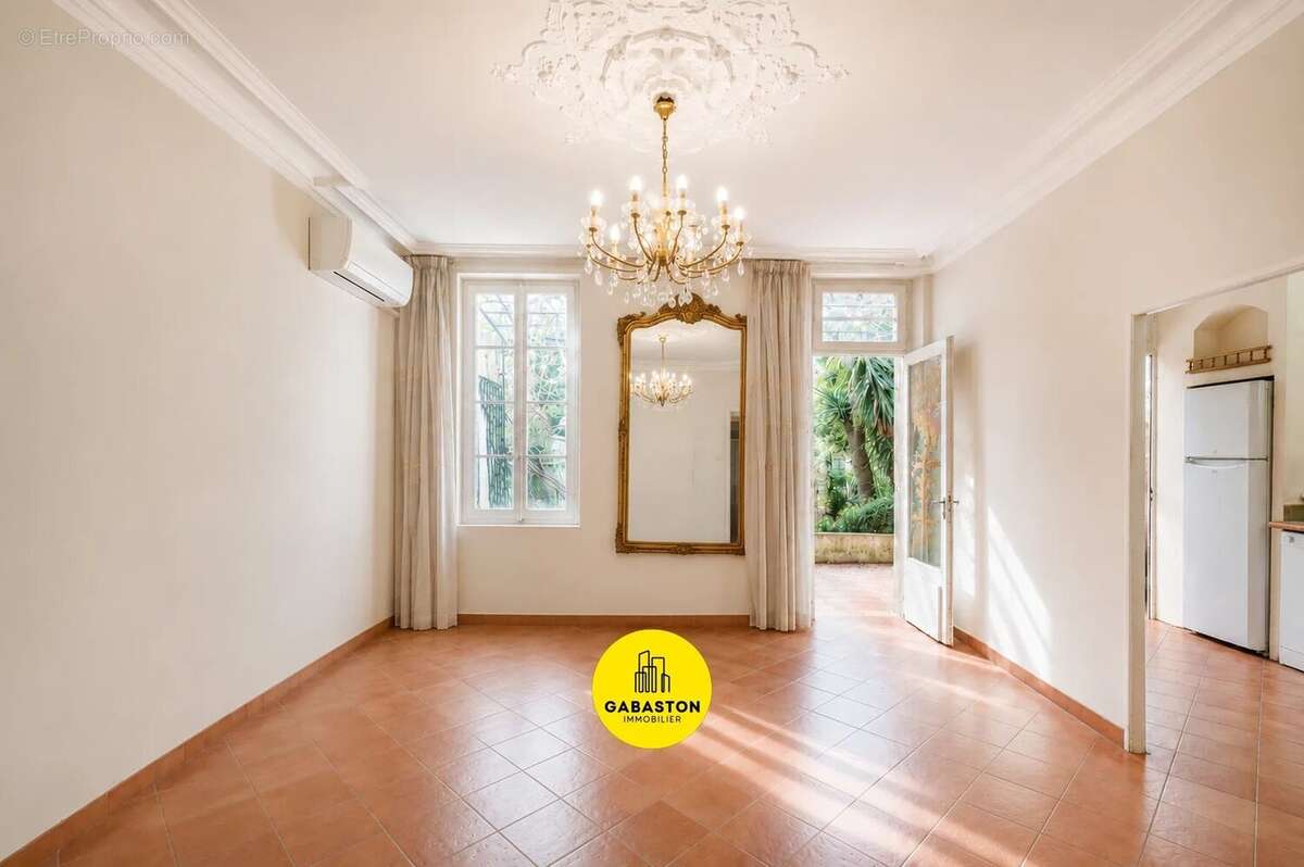 Appartement à MARSEILLE-5E