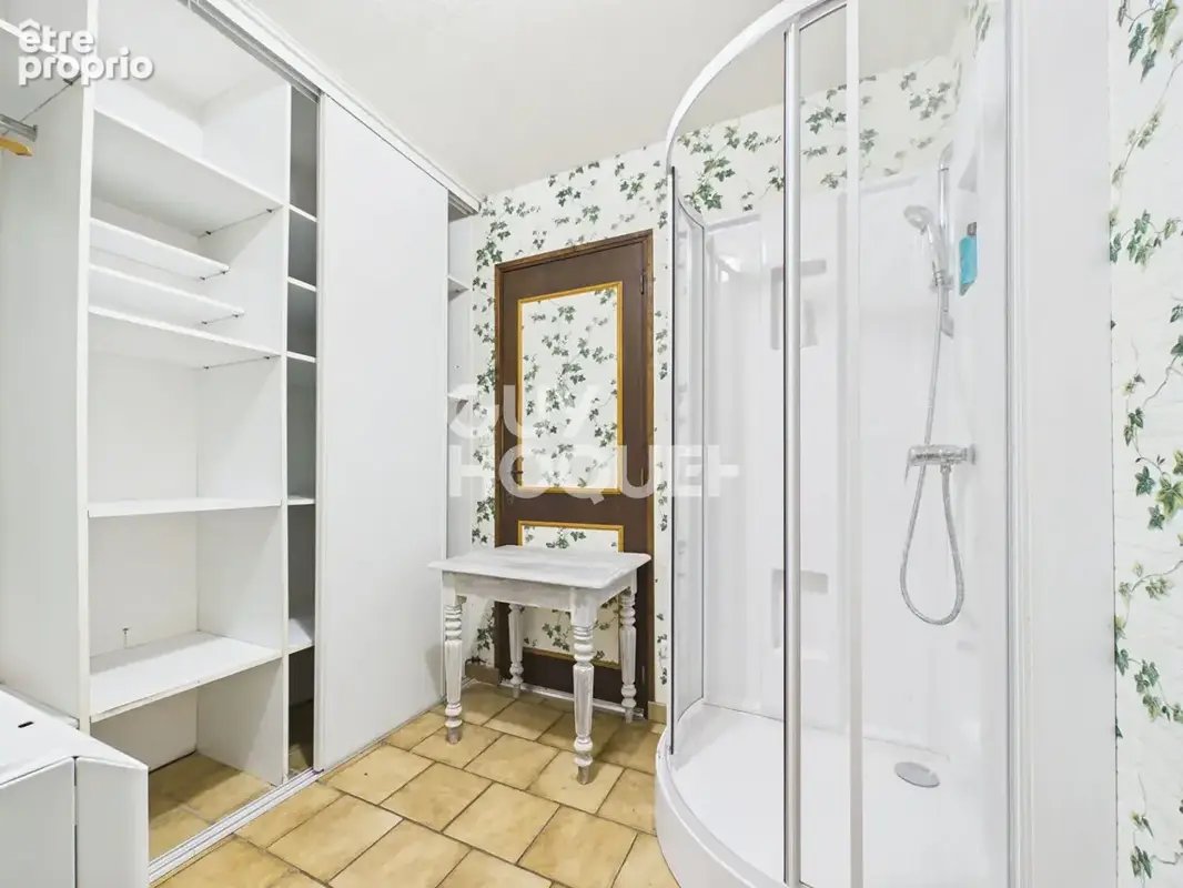 LA SAUSSAYE - Maison de 112 m², 3 chambres + bureau, terrain de 758 m² avec cheminée et poutres apparentes - photo 6