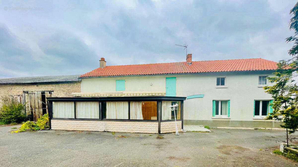 Maison à VOUZAILLES