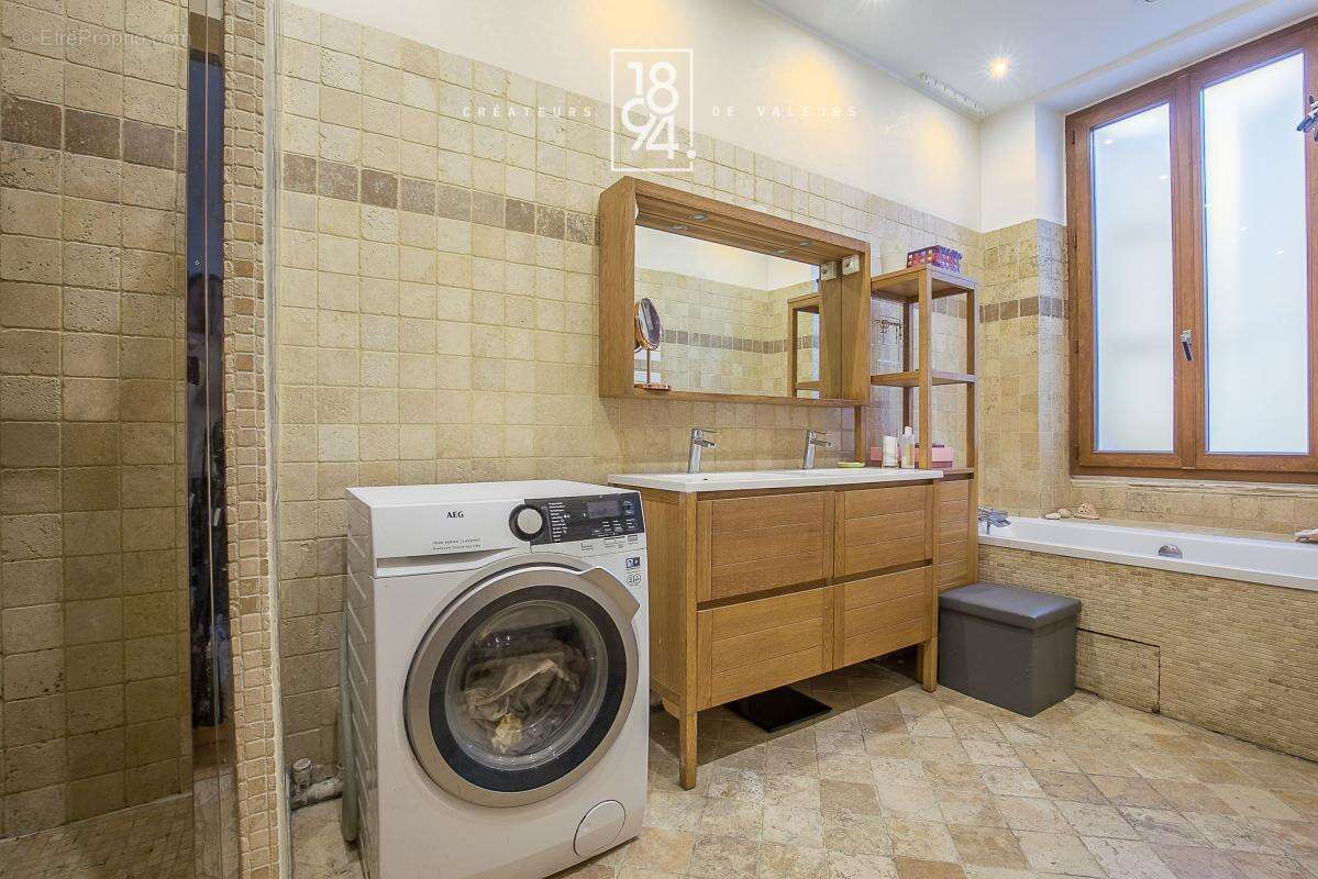 Appartement à MARSEILLE-6E