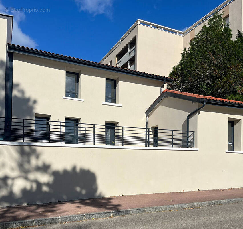 Maison à PONT-EVEQUE