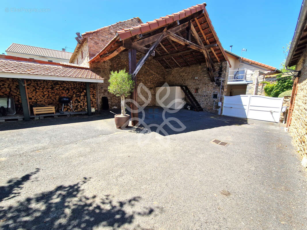 Grande maison en pierre avec cuisine pro   Idéale projet restaurant ou chambres d’hôtes   Proche A75 - photo 19