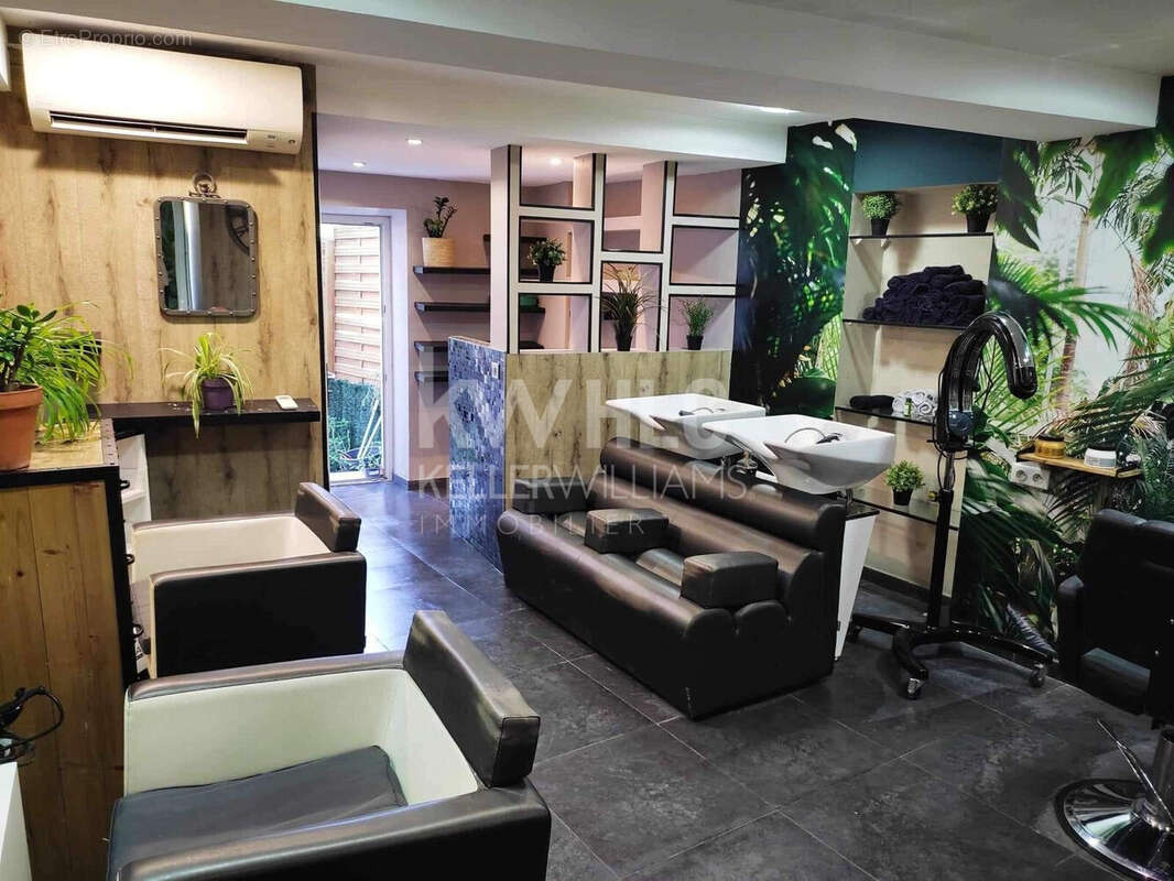 Commerce 30 m² à vendre à Saint-Paul-En-Foret (83440) - photo 4