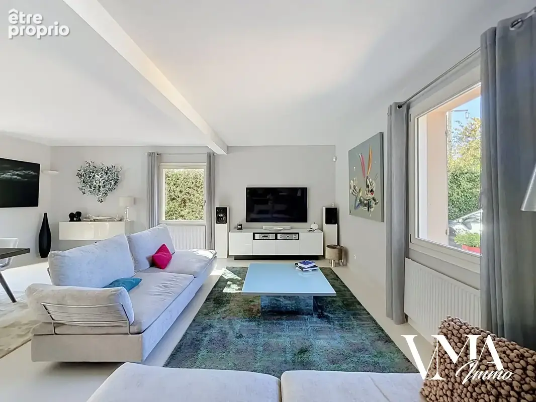 Chasselay. Maison familiale avec piscine, 4 chambres et garage. - photo 6