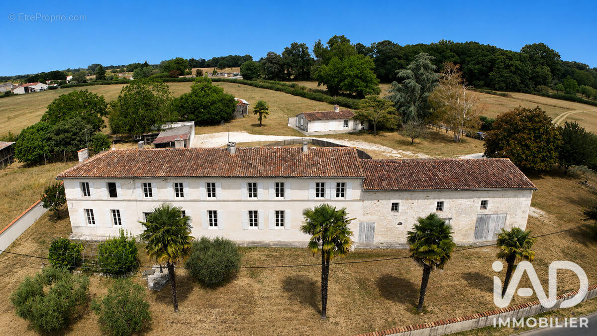 Photo 1 - Maison à SAINTES