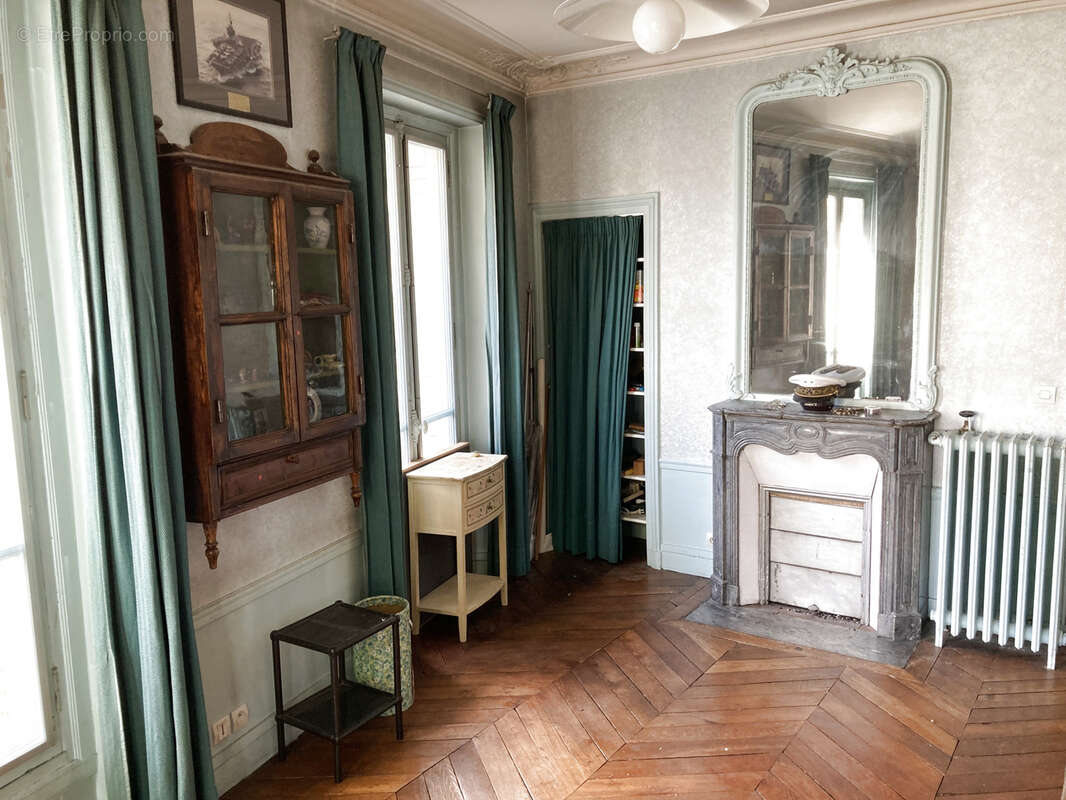 Appartement à PARIS-16E