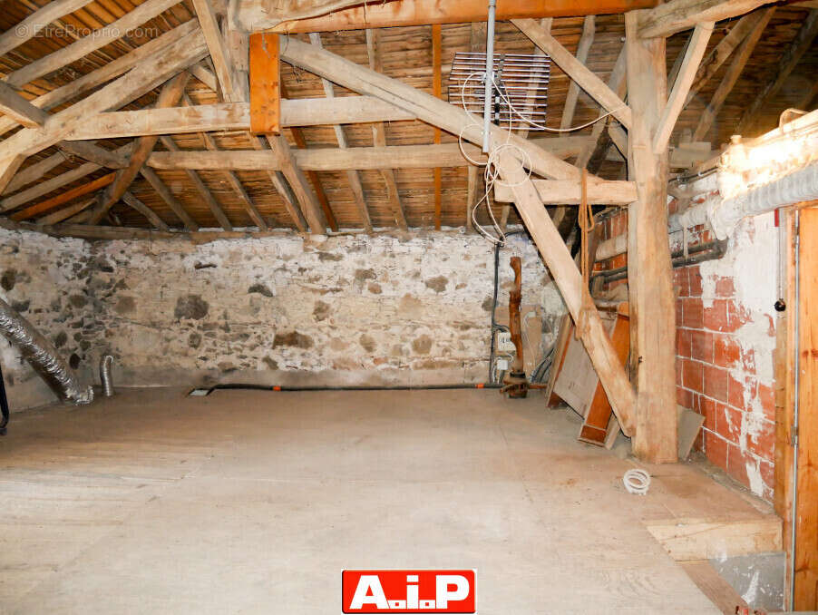 Maison à MONCOUTANT