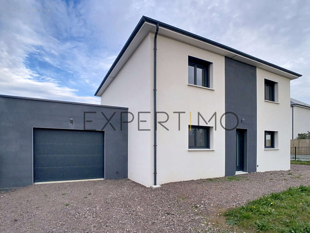 Maison à FONTAINE-ETOUPEFOUR