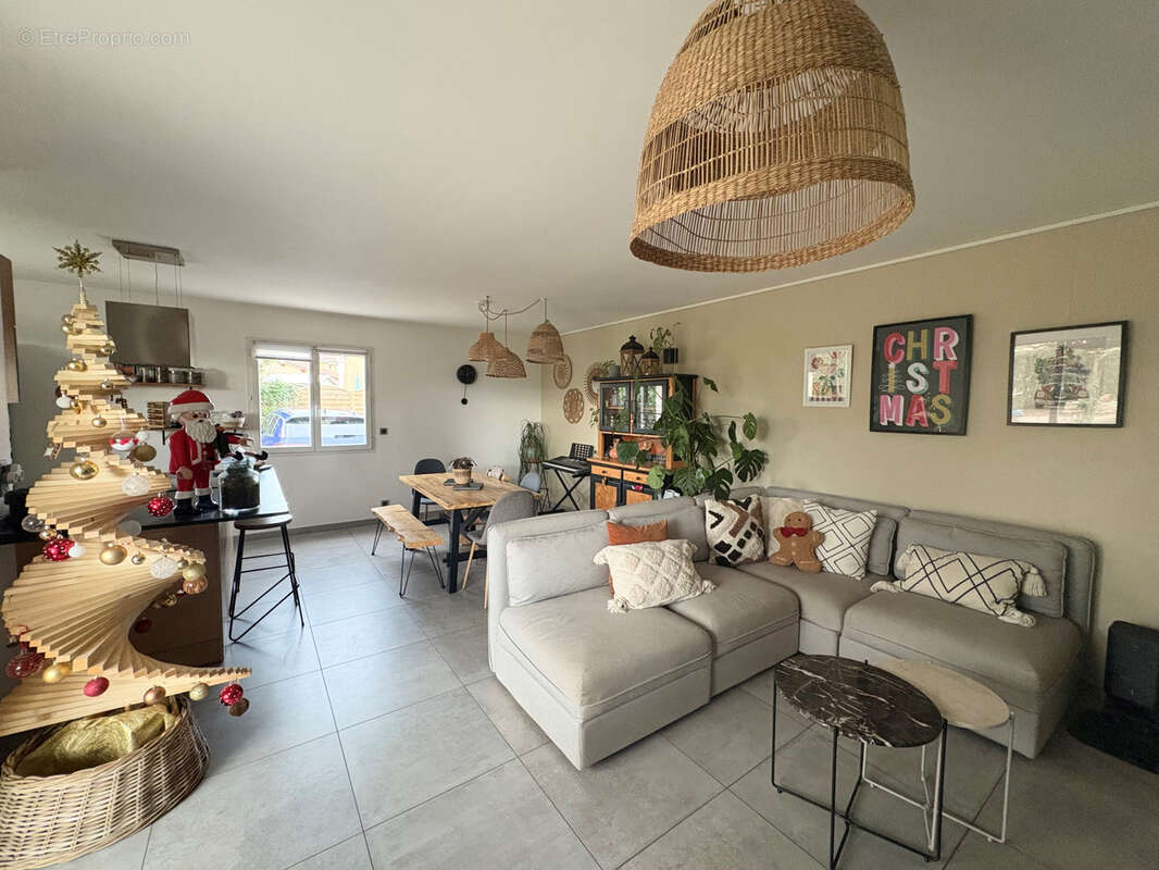 Maison à SAINT-PAUL-DE-VARAX