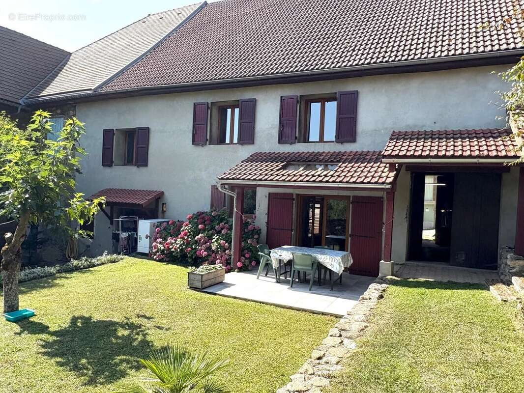 Maison à SAINT-MARTIN-DE-LA-CLUZE