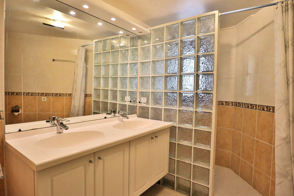 Maison à SAINT-SATURNIN-LES-APT