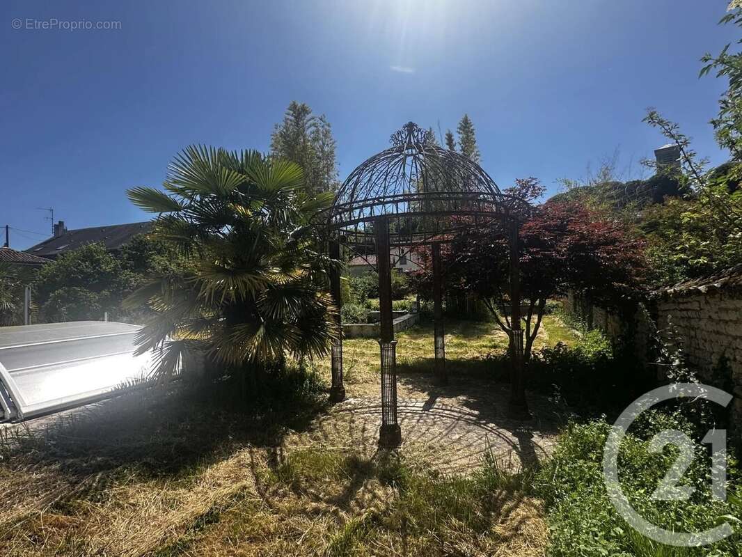 Maison à CHEF-BOUTONNE