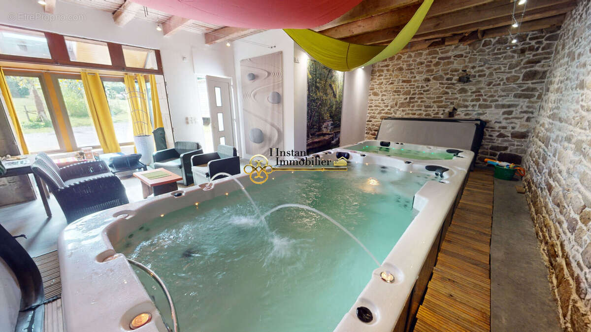 Maison à PLOUEGAT-GUERAND