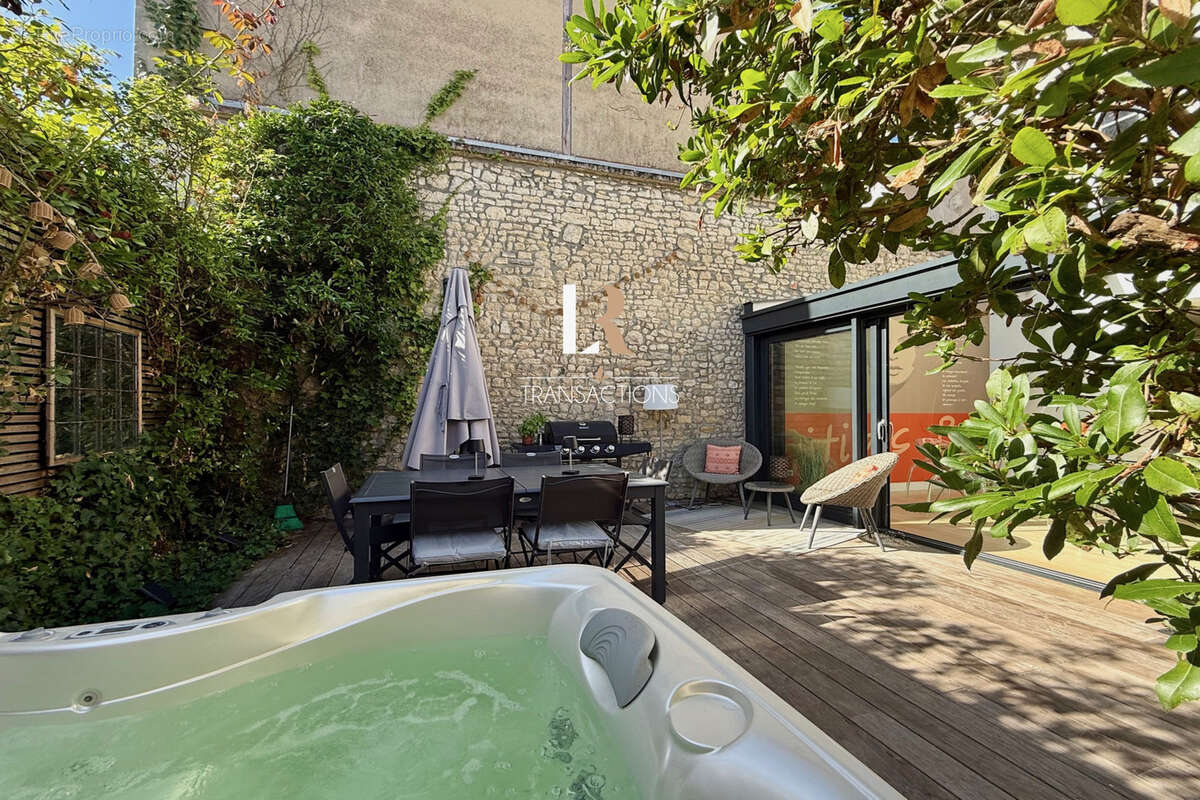 Marché central - Maison unique au design ultra contemporain avec extérieur - photo 25
