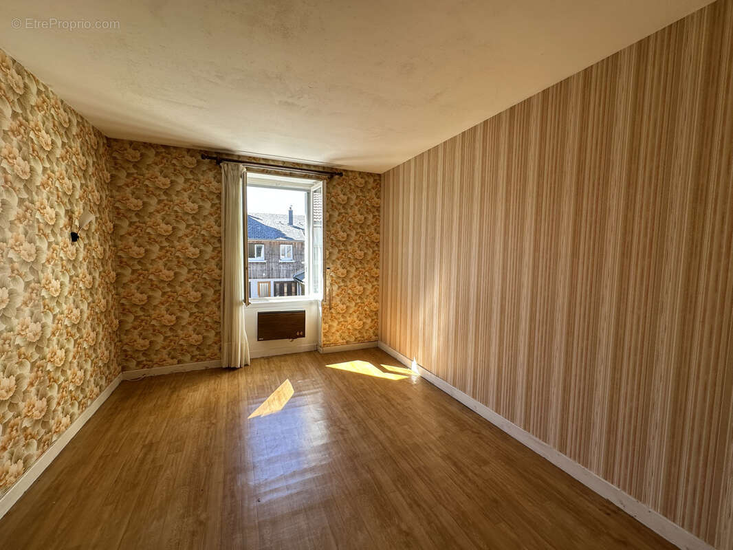 Maison à SAINT-GERVAIS-D'AUVERGNE