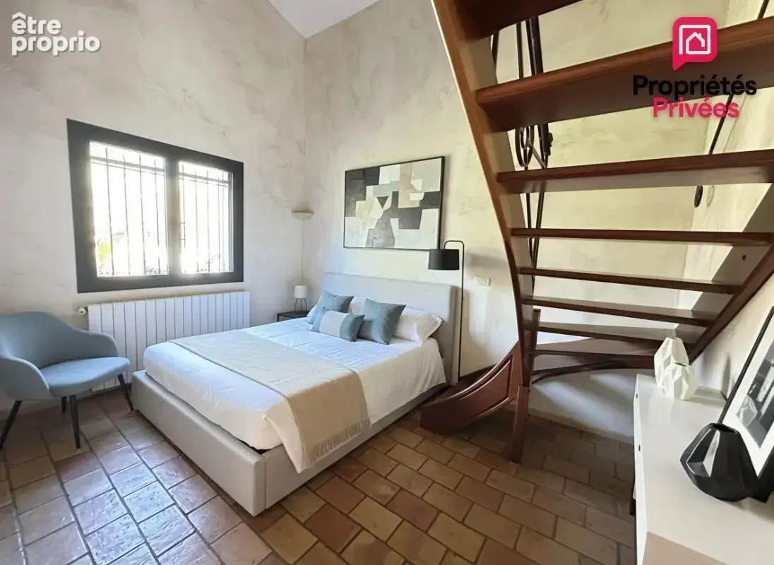 Maison de plain pied à Saint Chamas avec piscine - photo 9