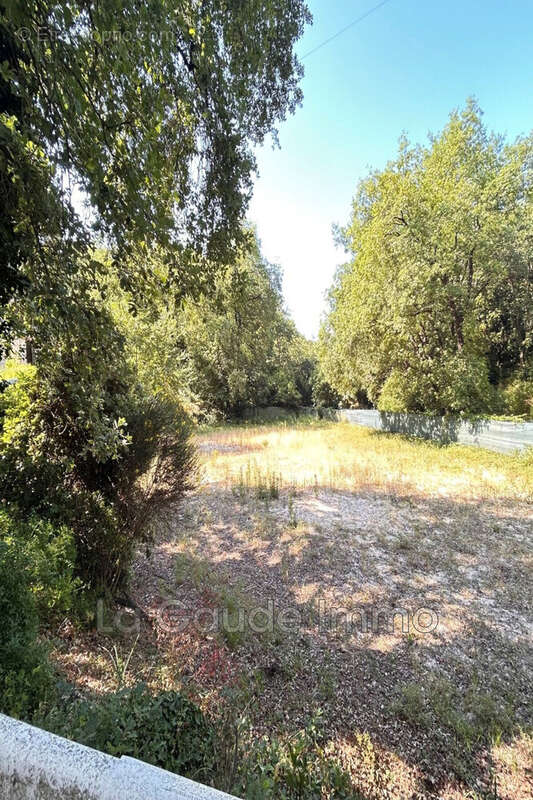 Terrain à LA GAUDE